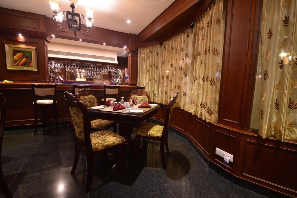 Seasons Hotel & Spa Madgaon Bagian luar foto