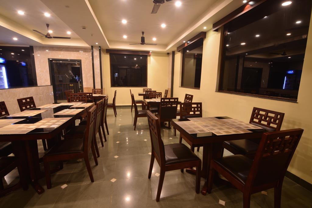 Seasons Hotel & Spa Madgaon Bagian luar foto