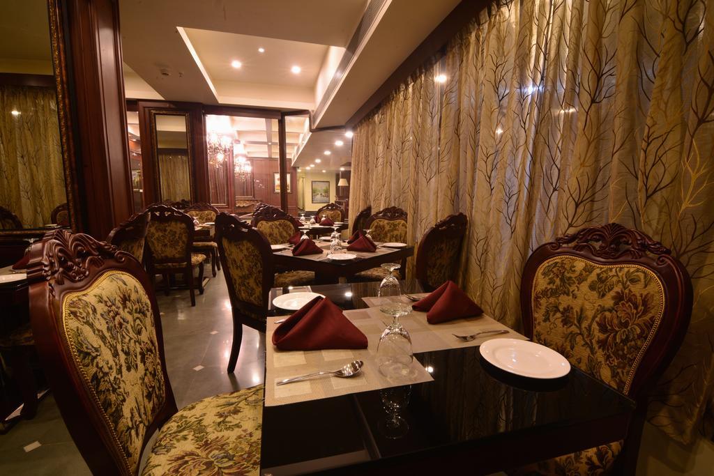 Seasons Hotel & Spa Madgaon Bagian luar foto
