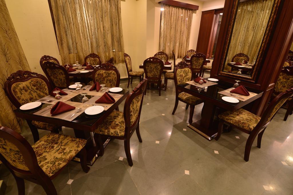Seasons Hotel & Spa Madgaon Bagian luar foto