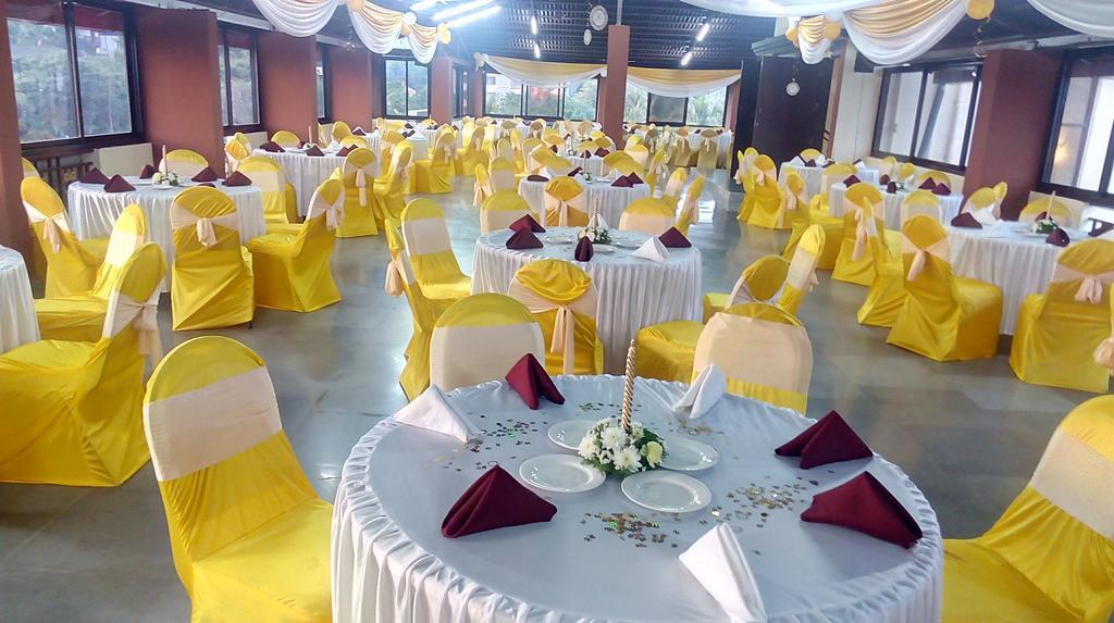 Seasons Hotel & Spa Madgaon Bagian luar foto